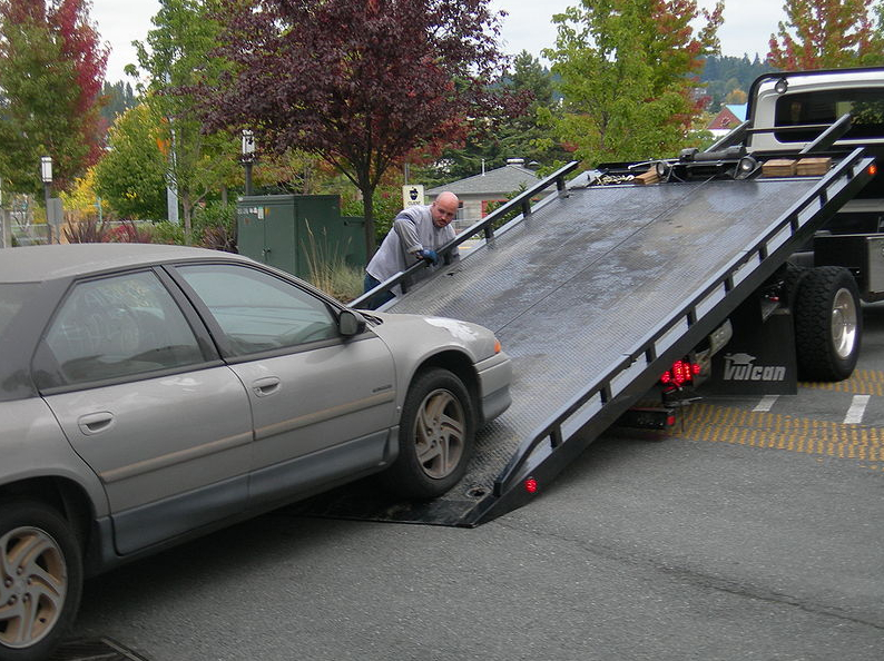 this image shows cheap towing services in Coconut Creek, FL